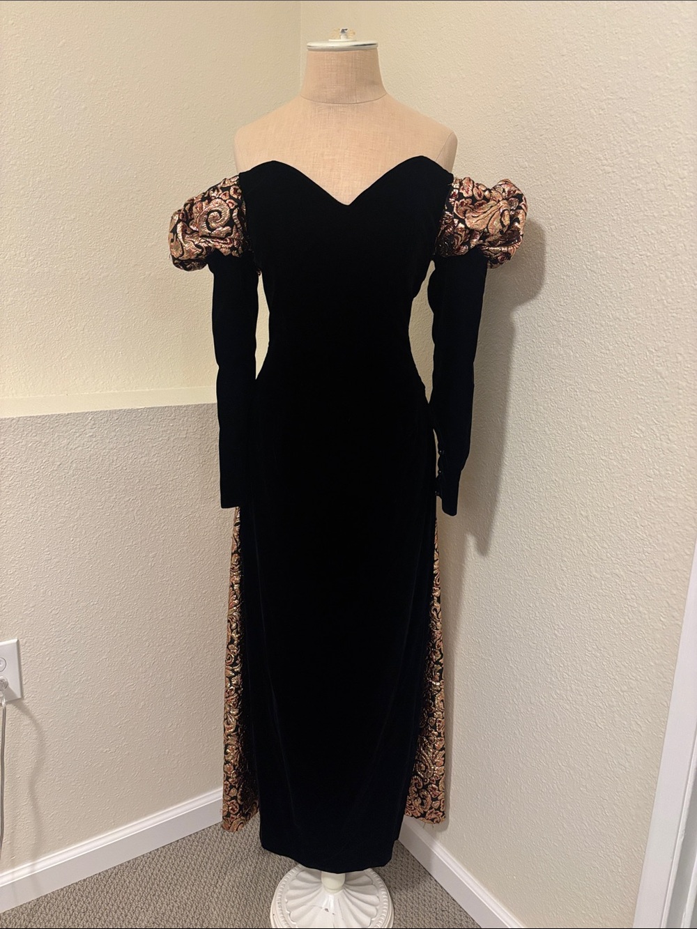 Jessica McClintock Velvet Gold Off the Shoulder Evening Dress 90s Style NYE